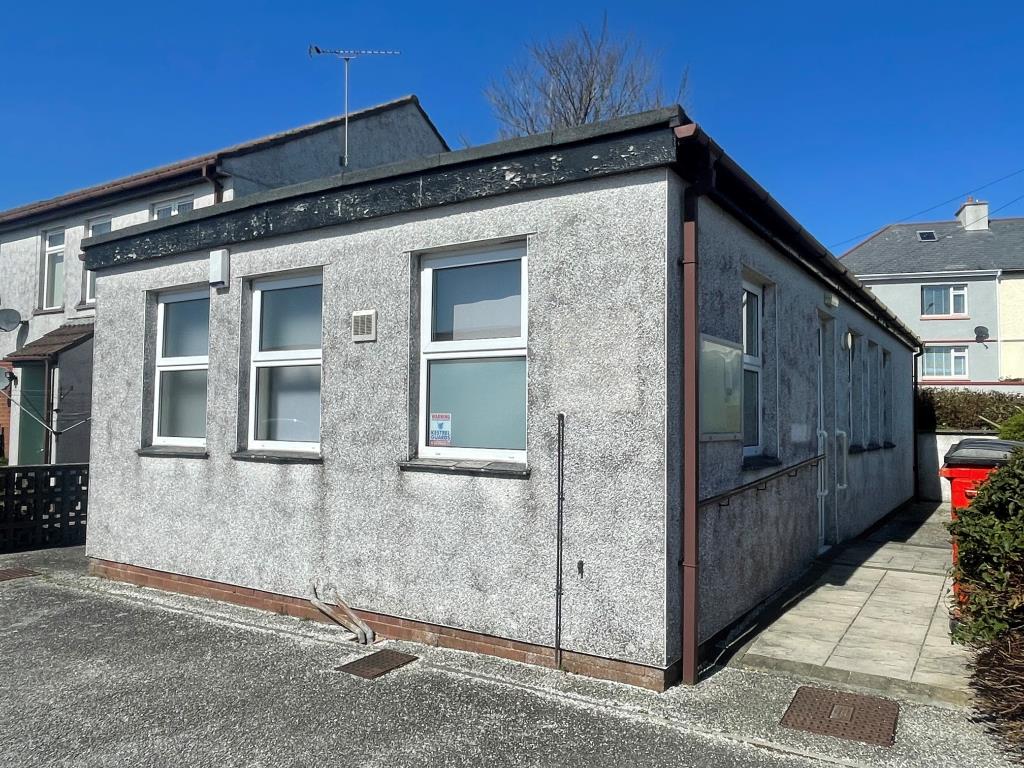 Lot: 6 - DETACHED FREEHOLD BUILDING - External view of property from different angle
